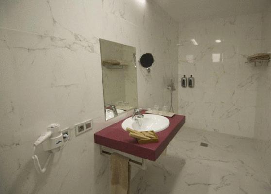 Toral Hotel León Pokoj fotografie
